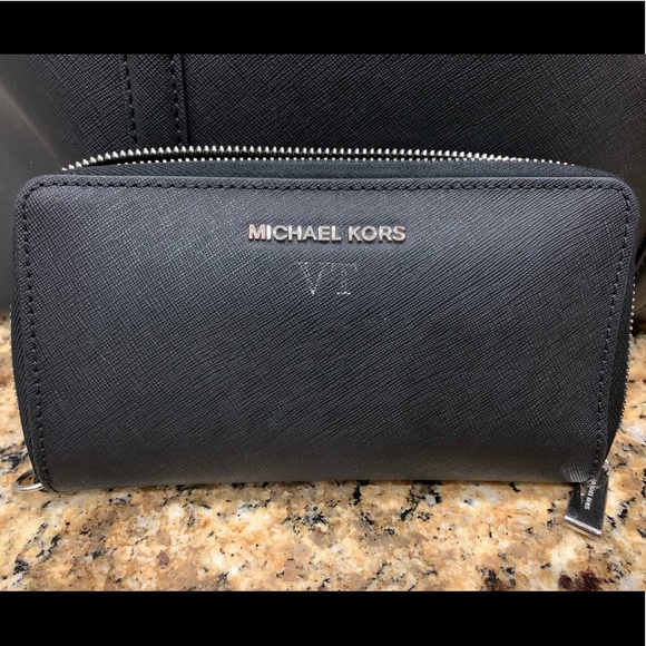 Michael Kors Jet Set Wrislet - Picture 2 of 4